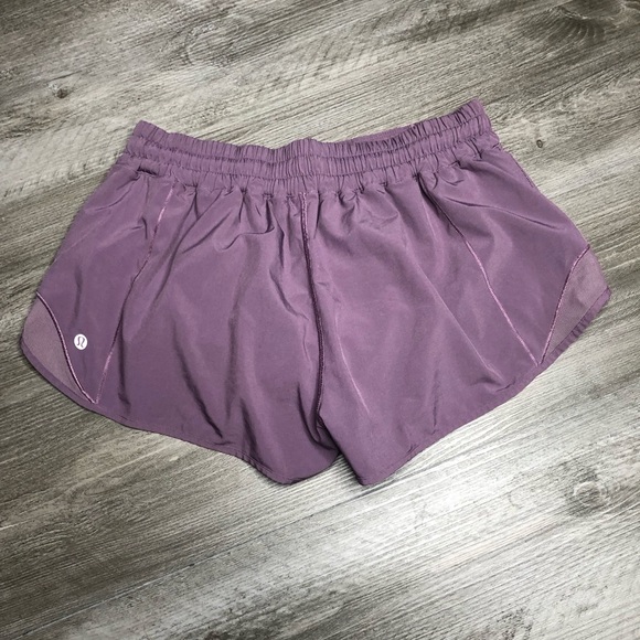 Lululemon Hotty Hot Short II *2.5" - Picture 4 of 6